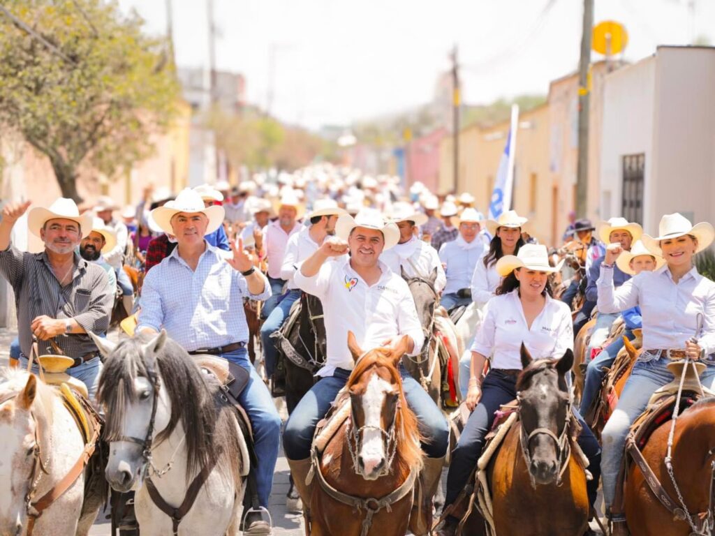 Más de 800 Jinetes Arropan a Manuel Motes candidato a la presidencia municipal de Colón