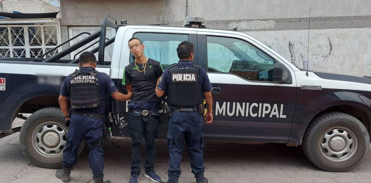 En El Tintero, policías municipales detienen a masculino en posesión de un arma