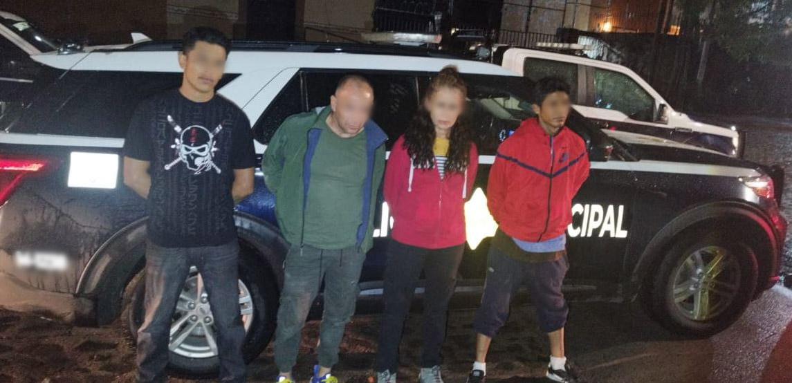 En San José el Alto, cuatro detenidos a bordo de camioneta robada en otra entidad