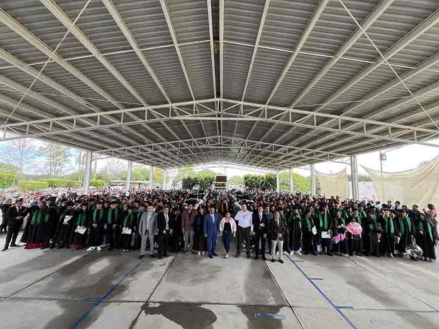 Se gradúan 441 jóvenes del CECyTEQ