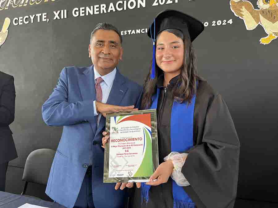 Se gradúan 441 jóvenes del CECyTEQ