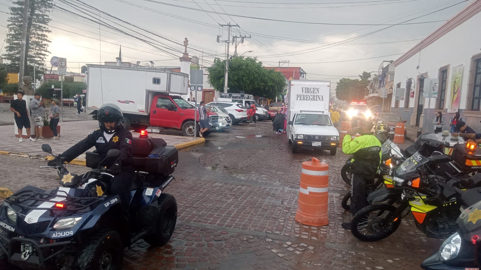 Avanzan columnas de las y los peregrinos por el semidesierto