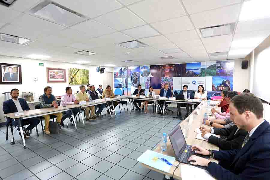 Sesiona Consejo Administrativo del ANP Peña de Bernal