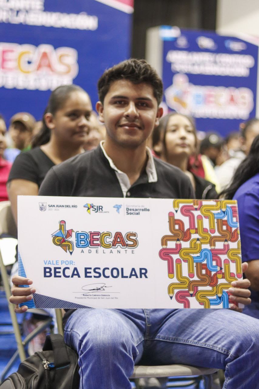 Con 60 mdp en recursos y 20 mil beneficiarios, Gobierno de Roberto Cabrera concluye entrega de apoyos del “Programa Becas Adelante”