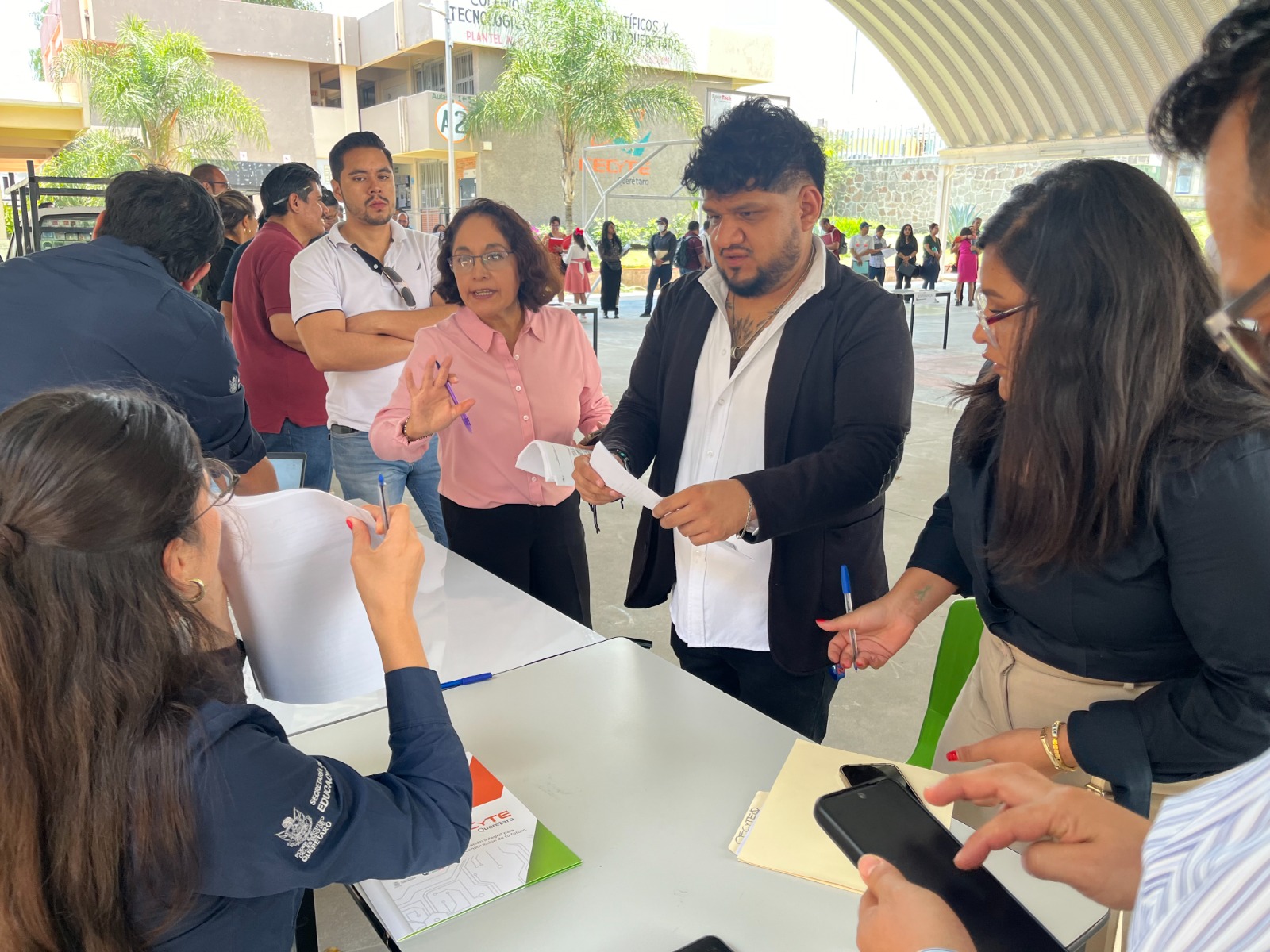 Asigna CECyTEQ paquetes de horas a docentes