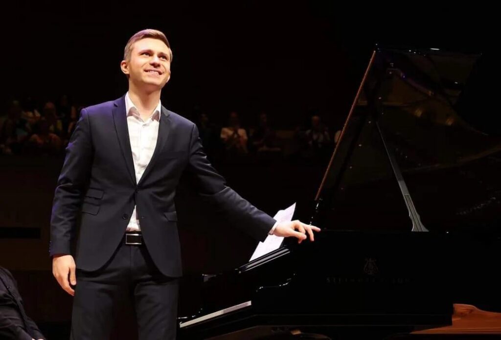 El pianista ucraniano Dmytro Chon actuará con la OFEQ en Querétaro