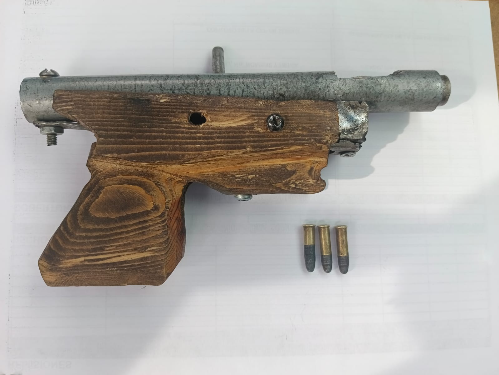 Aseguran a sujeto que portaba una arma de fuego “hechiza”