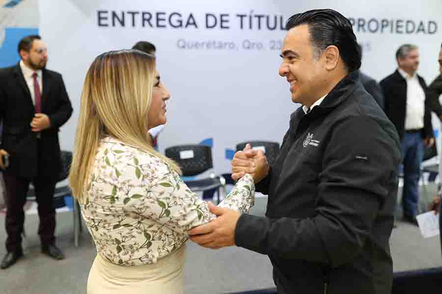 Entregan autoridades estatales 142 títulos de propiedad
