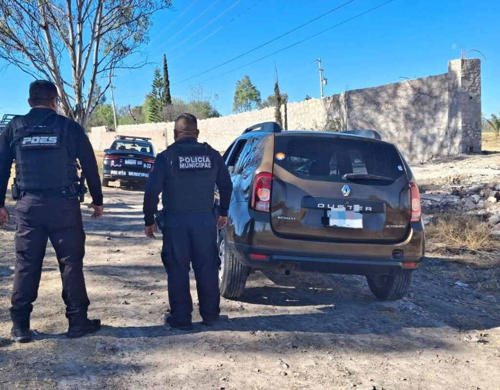 Vehículo con reporte de robo es recuperado en la Carretera Estatal 400 gracias a la tecnología y coordinación operativa.
