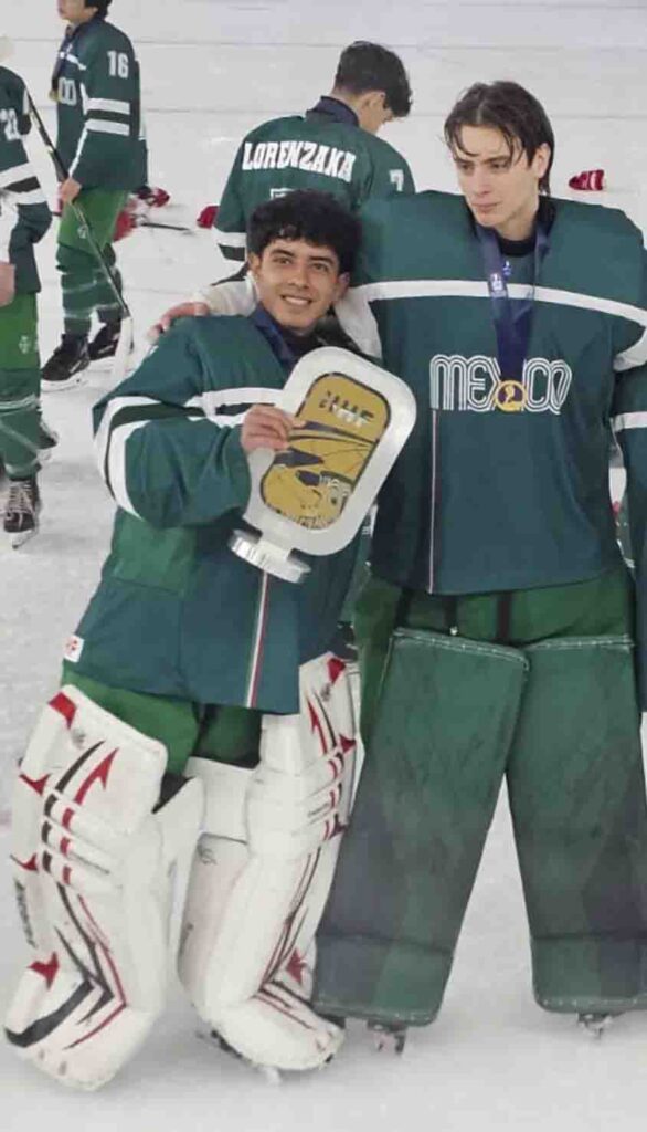 Gana oro atleta queretano en mundial de hockey sobre hielo