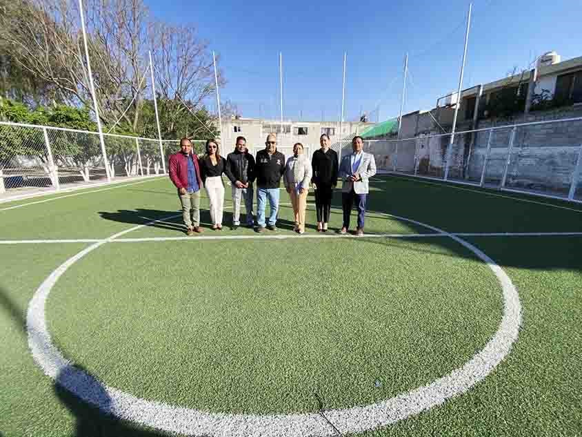 Entrega IFEQ mejoramiento en la primaria general Anexa a la Normal del Estado