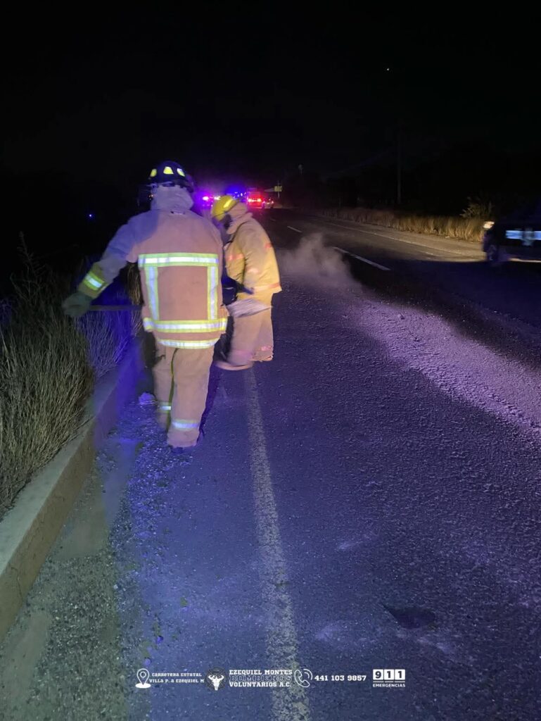 ATENDEN PERCANCE VEHICULAR EN LA CARRETERA SAN JUAN DEL RÍO-XILITLA