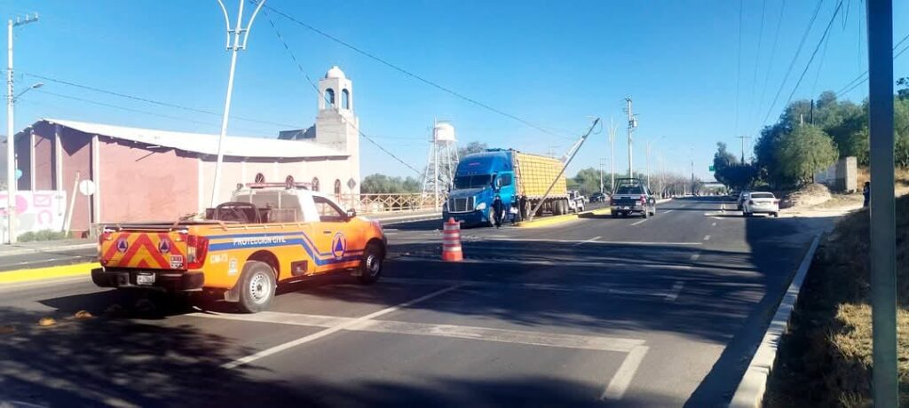 Accidente en la carretera estatal 110 reduce la vialidad a un carril en Colón