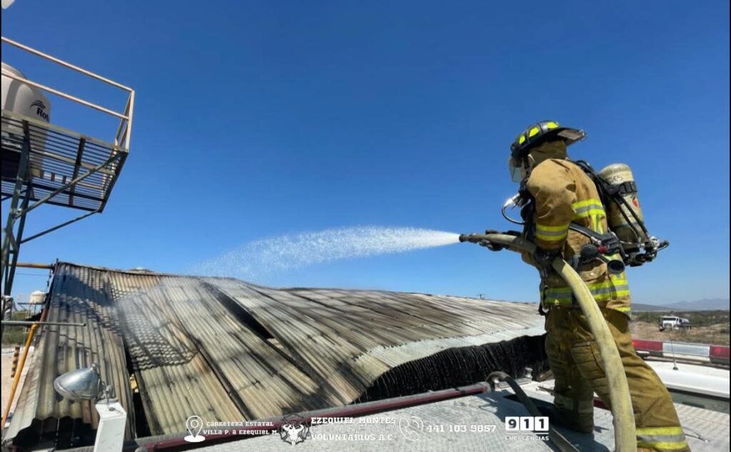 Incendio en establecimiento de Bernal moviliza a Bomberos Voluntarios de Ezequiel Montes