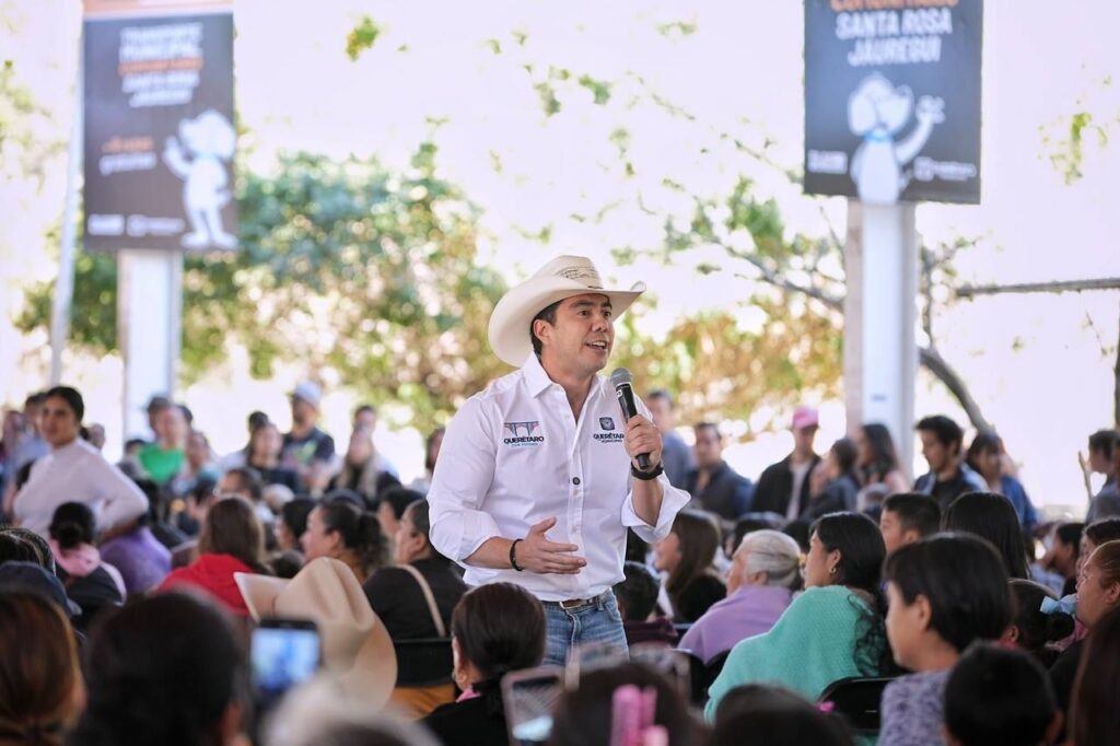 Presenta Felifer Transporte Municipal Comunitario en Santa Rosa Jáuregui