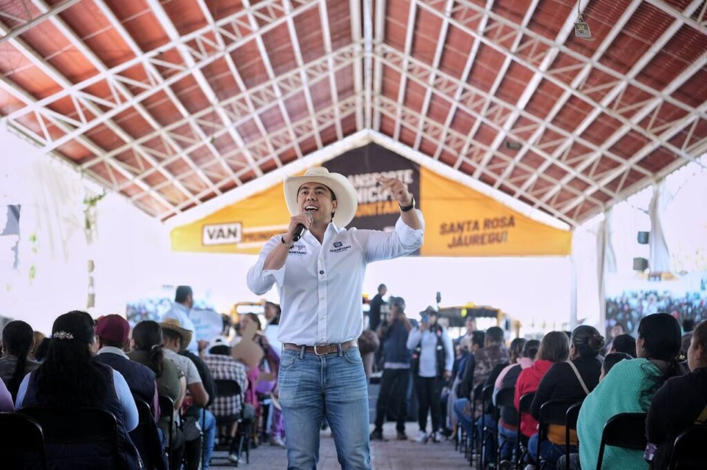 Presenta Felifer Transporte Municipal Comunitario en Santa Rosa Jáuregui