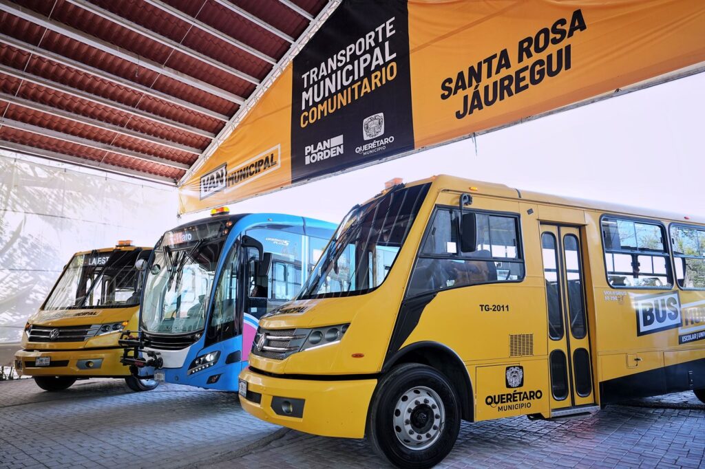Presenta Felifer Transporte Municipal Comunitario en Santa Rosa Jáuregui
