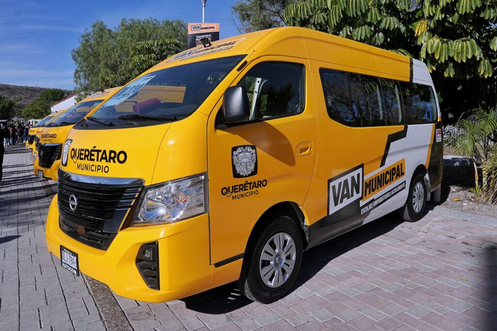 Presenta Felifer Transporte Municipal Comunitario en Santa Rosa Jáuregui