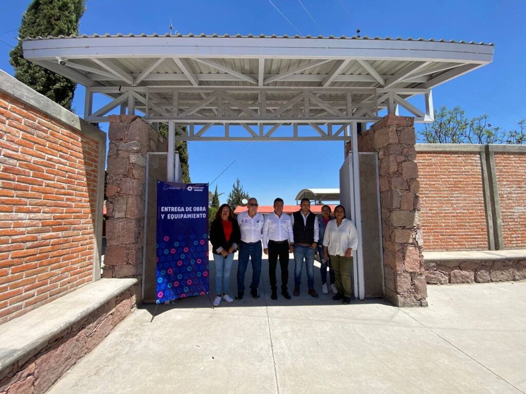 Entregan autoridades obras en la telesecundaria Julián Carrillo