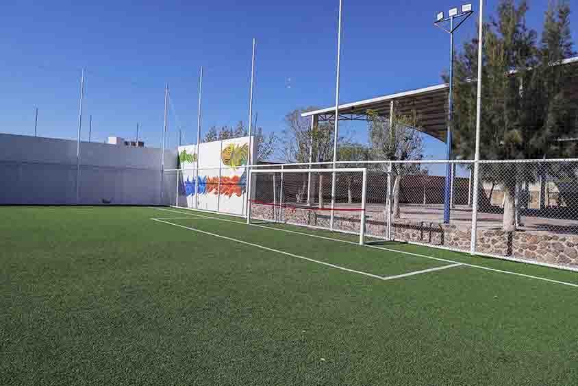 Entregan equipamiento e infraestructura educativa en Tequisquiapan