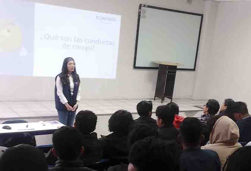 Lleva SESA prevención de conductas de riesgo a estudiantes de la UTEQ