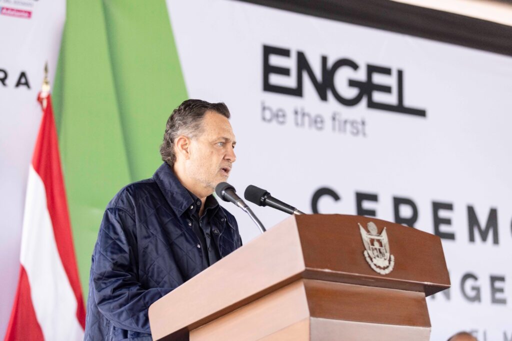 Encabeza Mauricio Kuri apertura de expansión de ENGEL Machinery México en Querétaro