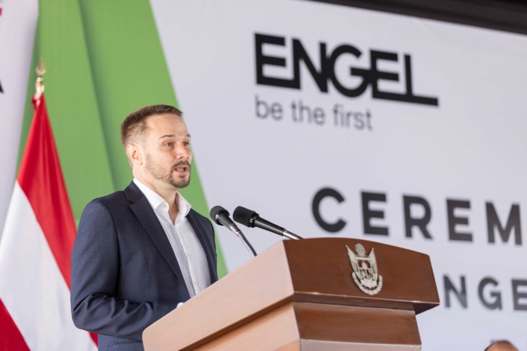 Encabeza Mauricio Kuri apertura de expansión de ENGEL Machinery México en Querétaro