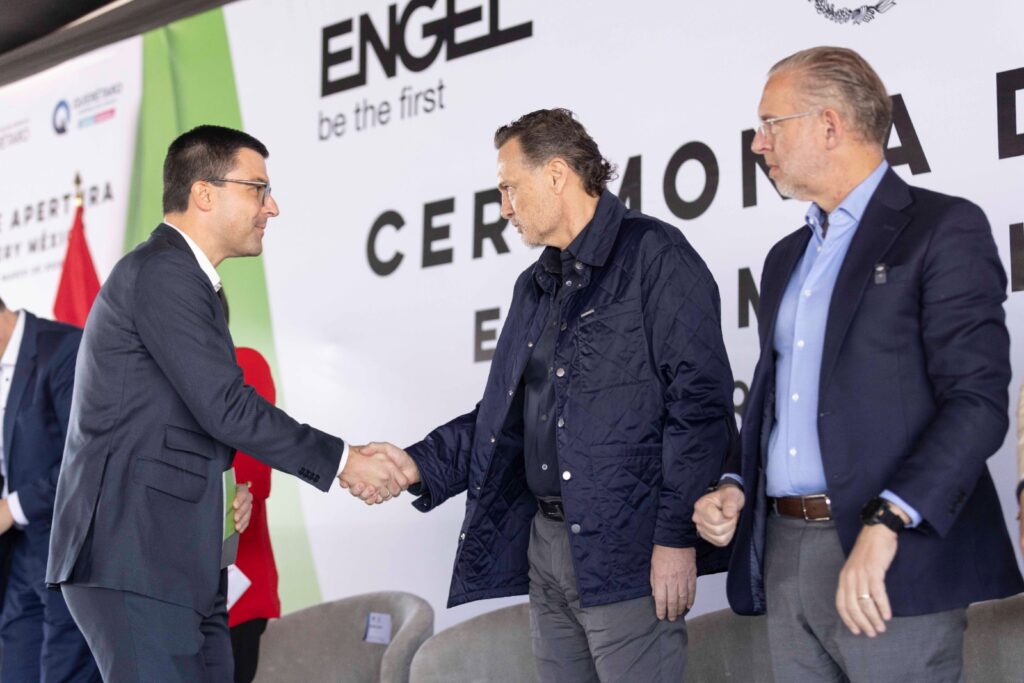 Encabeza Mauricio Kuri apertura de expansión de ENGEL Machinery México en Querétaro