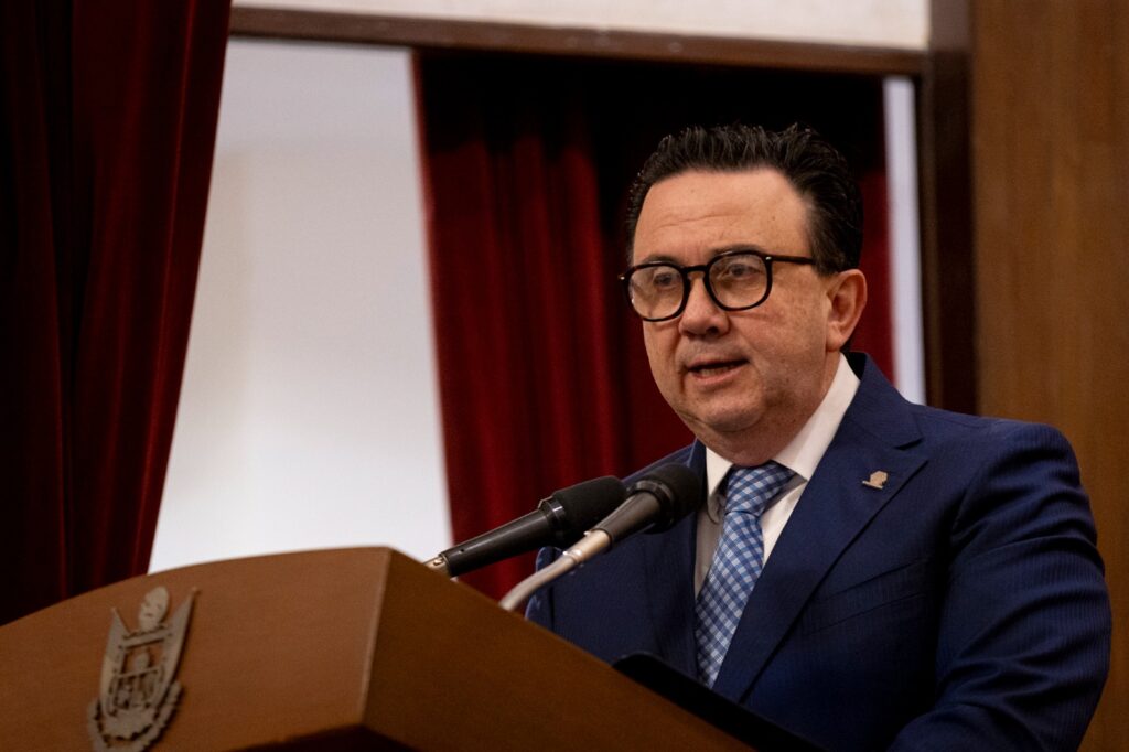 Llama Mauricio Kuri a COPARMEX a trabajar por Querétaro