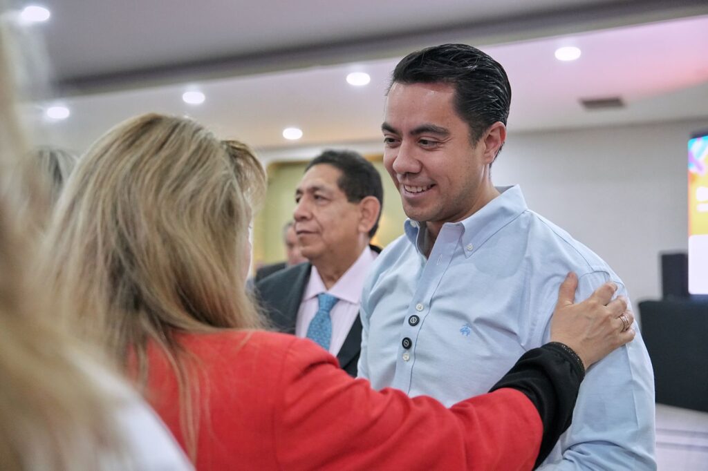 Impulsa Felifer Macías “Cedula COSANAMA” para los centros de tratamientos de la capital