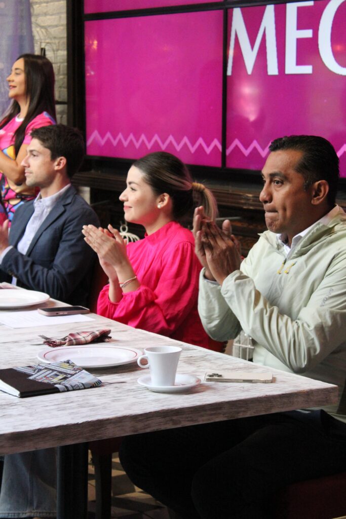 Presentan playera y medalla del medio maratón Mujer Querétaro 2025
