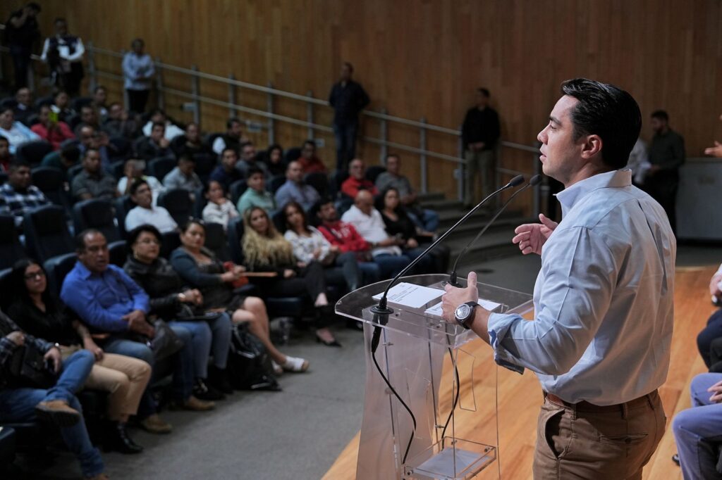 La educación, el arma más poderosa para transformar la sociedad: Felifer Macías