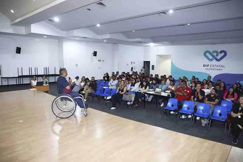 Sensibiliza DIF Estatal a colaboradores de OXXO