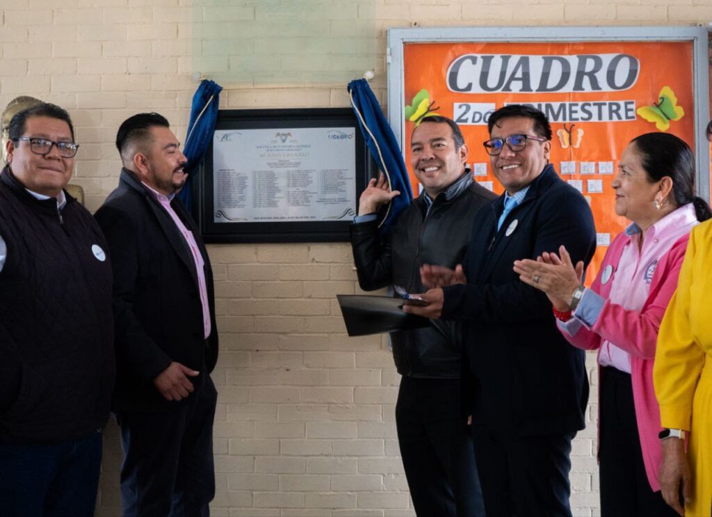 Roberto Cabrera encabeza ceremonia del 40 Aniversario de la Secundaria General Jesús Reyes Heroles