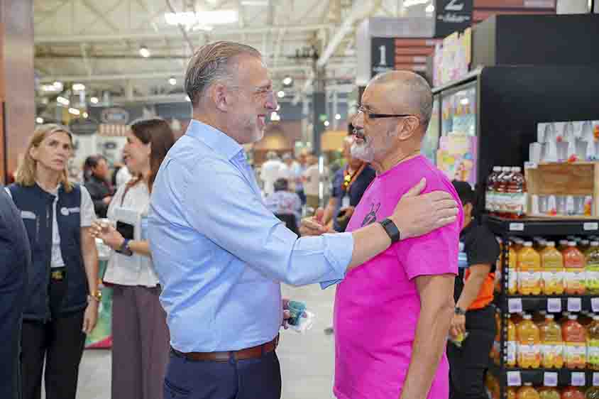Inaugura Marco Del Prete feria de productos queretanos en Chedraui