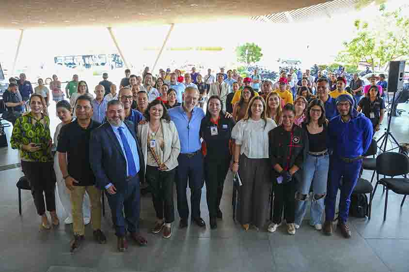 Inaugura Marco Del Prete feria de productos queretanos en Chedraui