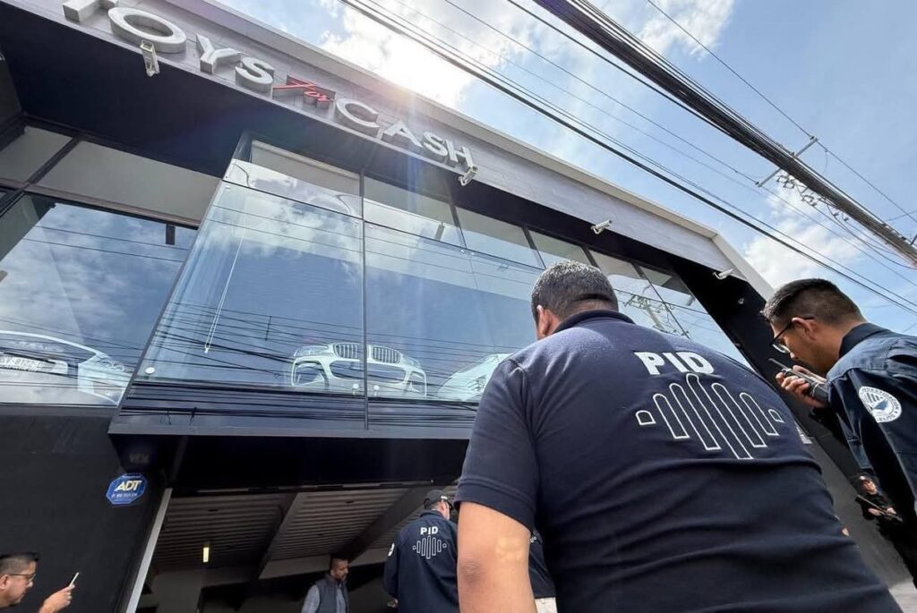 Cateos simultáneos en 32 inmuebles del área metropolitana por presunto robo de vehículos