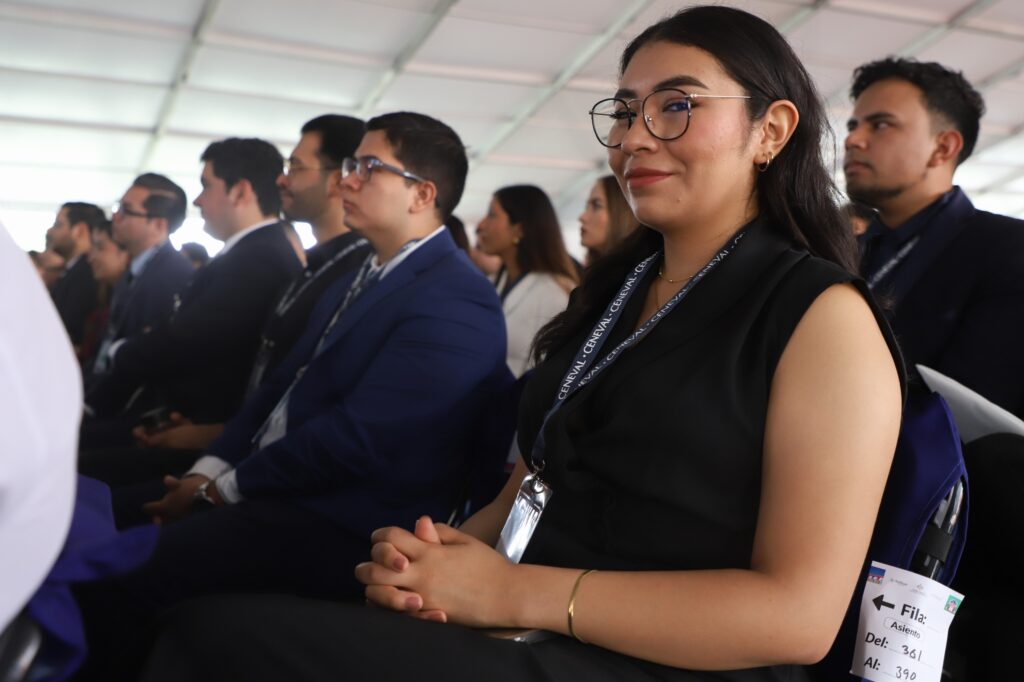 La Universidad Autónoma de Querétaro (UAQ) obtuvo un destacado posicionamiento en los premios otorgados por el Centro Nacional de Evaluación para la Educación Superior (Ceneval) al desempeño de excelencia del Examen General para el Egreso de la Licenciatura (EGEL) en el periodo julio-diciembre de 2024. La Institución sumó 99 estudiantes galardonados, de un total de 281, pertenecientes a 11 instituciones en el estado.