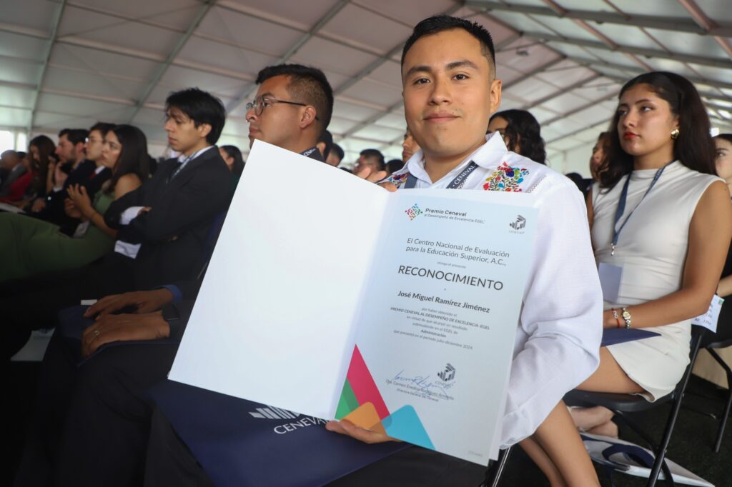 La Universidad Autónoma de Querétaro (UAQ) obtuvo un destacado posicionamiento en los premios otorgados por el Centro Nacional de Evaluación para la Educación Superior (Ceneval) al desempeño de excelencia del Examen General para el Egreso de la Licenciatura (EGEL) en el periodo julio-diciembre de 2024. La Institución sumó 99 estudiantes galardonados, de un total de 281, pertenecientes a 11 instituciones en el estado.