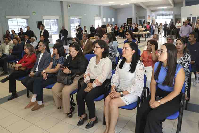 Con el objetivo de refrendar el trabajo colaborativo entre la Secretaría de Educación del Estado de Querétaro y las distintas facultades de la Universidad Autónoma de Querétaro (UAQ) así como elColegio de Bachilleres, la titular de la SEDEQ, Martha Soto, y la rectora Silvia Amaya Llano, firmaron dos convenios interinstitucionales.