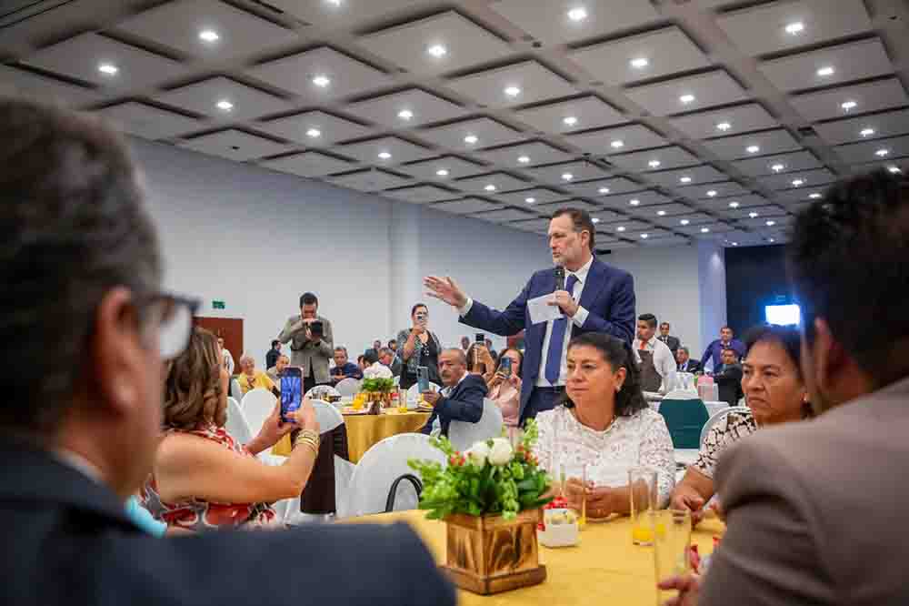 Reconoce Mauricio Kuri a maestras y maestros como constructores de igualdad y de futuro en Querétaro