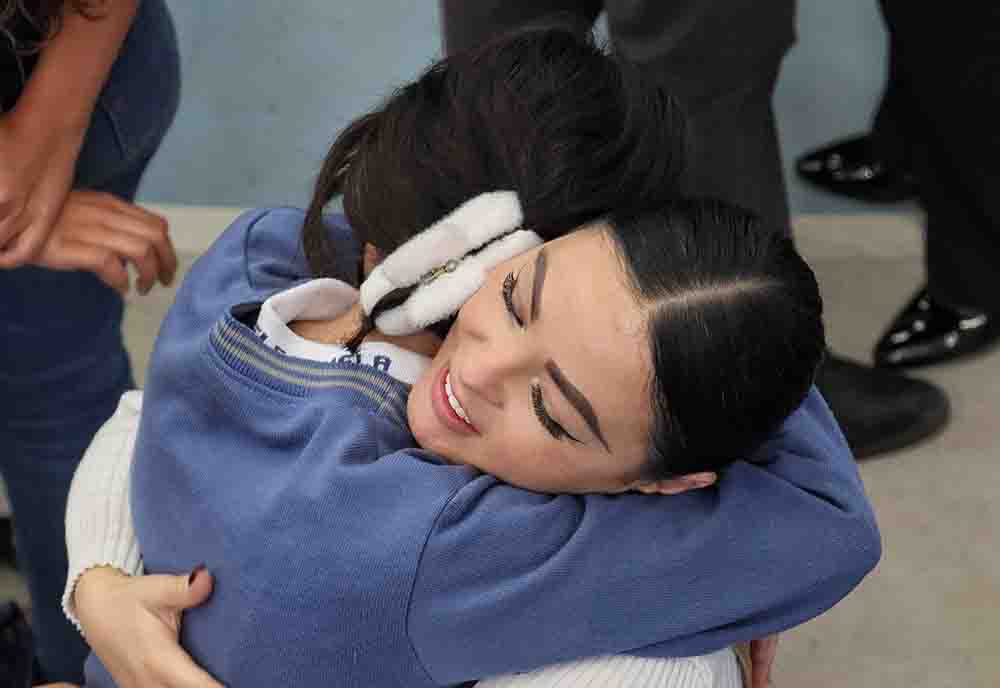 Abracen más a sus hijos: Adriana Olvera de Macías