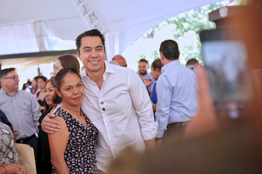 Reconoce Felifer Macías a más de mil 800 madres trabajadoras