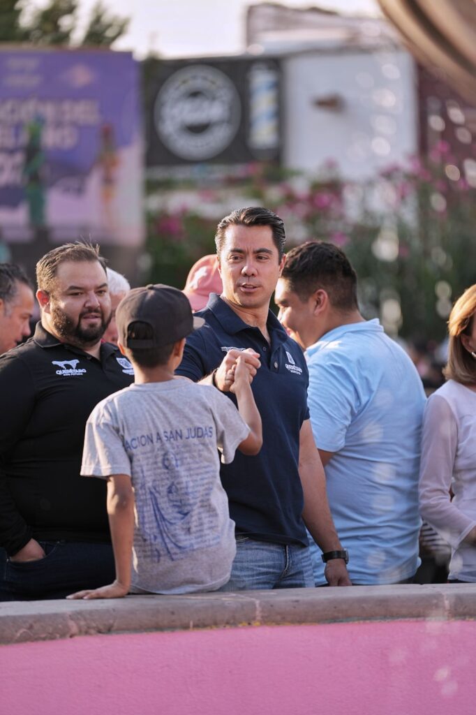 Festeja Felifer Macías a niñas y niños de Santa Rosa Jáuregui