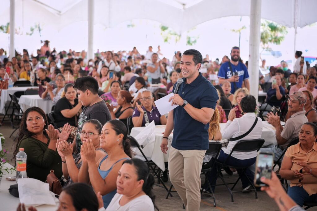 Celebra Felifer Macías a las mamás de FECOPSE y anuncia apoyos directos con El Extra