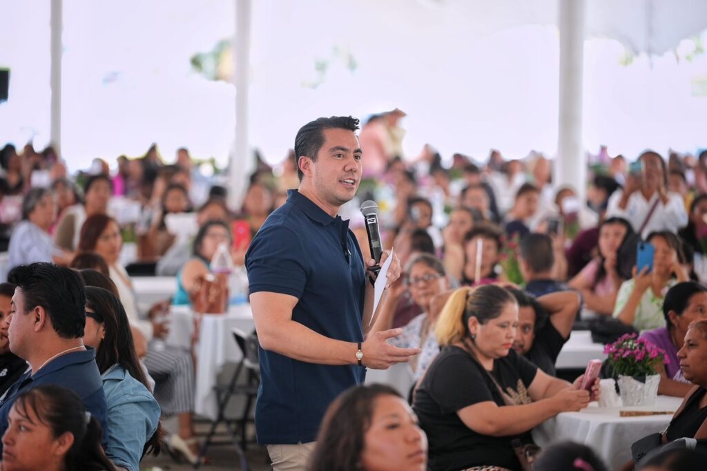 Celebra Felifer Macías a las mamás de FECOPSE y anuncia apoyos directos con El Extra