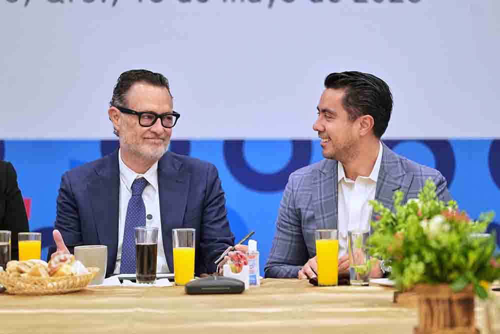 Reconoce Felifer Macías a docentes queretanos por su compromiso con la educación de calidad