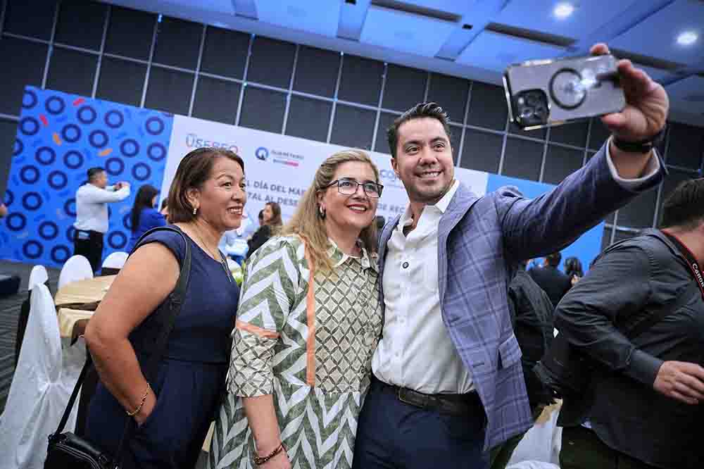 Reconoce Felifer Macías a docentes queretanos por su compromiso con la educación de calidad