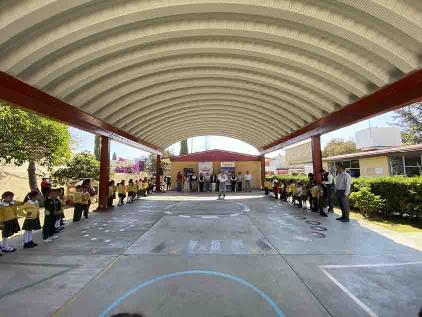 Entrega IFEQ barda perimetral en preescolar de Huimilpan