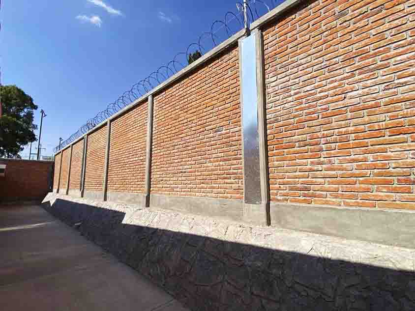 Entrega IFEQ barda perimetral en preescolar de Huimilpan